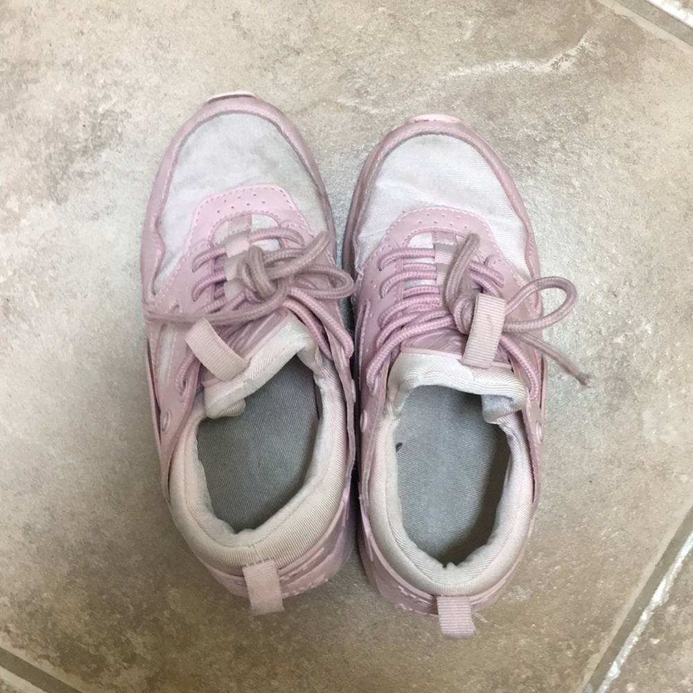 Pink Girls “Heelys” Shoes (Wheels)
